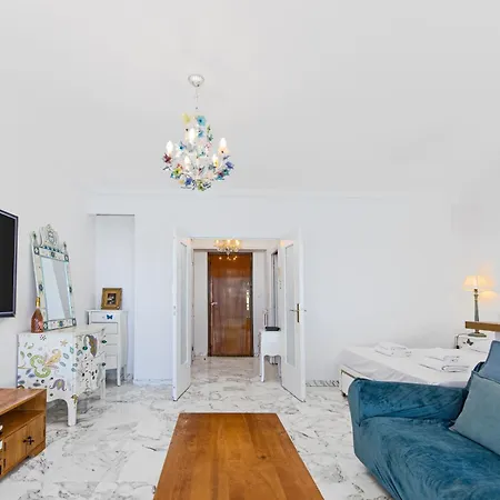 Vue Et Plein Centre à Appartement Menton